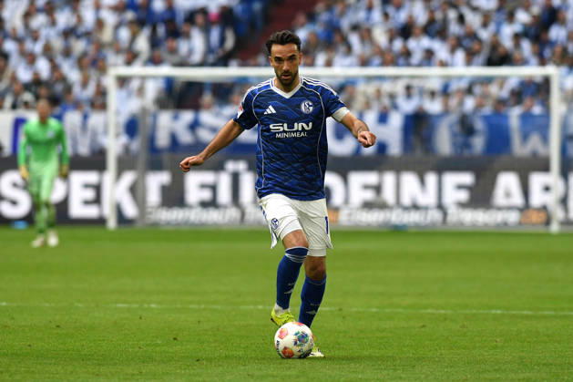 Kenan Karaman FC Schalke 04 in action, on the ball, single action during the 2 Bundesliga match between FC Schalke 04 and Eintracht Braunschweig, Veltins Arena on 17 May 2026 in Gelsenkirchen, Germany Photo by Ralf Treese DeFodi Images Kenan Karaman FC Schalke 04 controls the ball during the 2 Bundesliga match between FC Schalke 04 and Eintracht Braunschweig at Veltins Arena on May 17, 2026 in Gelsenkirchen, Germany Photo by Ralf Treese DeFodi Images Photo by Ralf Treese DeFodi Images