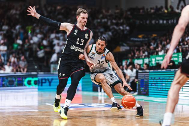 Jordan Roland Gladiators Trier in duel with Andreas Obst FC Bayern Muenchen Basketball , Vet Concept Gladiators Trier vs FC Bayern Muenchen Basketball, Basketball, easyCredit BBL, Playoffs, Quarterfinals, Game 3, Season 2025 2026, 23 05 2026 Vet Concept Gladiators Trier vs FC Bayern Muenchen Basketball, Basketball, easyCredit BBL, Playoffs, Quarterfinals, Game 3, Season 2025 2026, 23 05 2026 Copyright: xEibner-Pressefoto AlexanderxNeisx EP_ANS