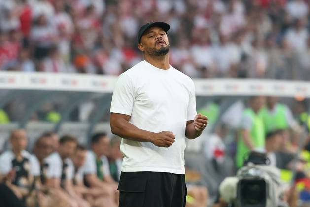 disappointment at head coach Vincent Kompany FC Bayern Muenchen , FC Bayern Muenchen vs VfB Stuttgart, Football, 83 DFB Pokalfinale, 23 05 2026 DFL DFB regulations prohibit any use of photographs as image sequences and or quasi video Berlin Berlin Germany Copyright: xkolbert-press ChristianxKolbertx