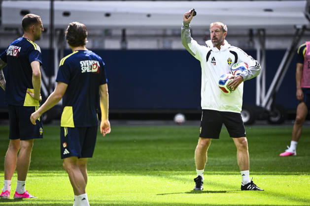 STOCKHOLM, SWEDEN 20260528 National team captain Grahan Potter as the Swedish national football team trains at Strawberry Arena, ahead of the World Cup STOCKHOLM SWEDEN x10080x  Copyright: xFredrikxSandberg TTx NATIONAL FOOTBALL TEAM TRAINING STRAWBERRY