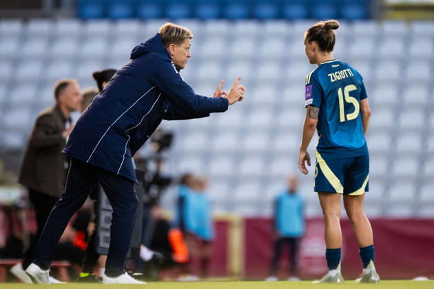 260605 Head coach Tony Gustavsson and Julia Zigiotti Olme of Sweden during the FIFA Women™s World Cup Qualifier football match between Denmark and Sweden on June 5, 2026 in Odense Photo Ludvig Thunman BILDBYRAN code LT LT0798 fotboll football soccer fotball vm kval kval fifa womens world cup qualifier qualifier danmark sverige sweden denmark dam bbeng Copyright: LUDVIGxTHUNMAN BB260605LT118