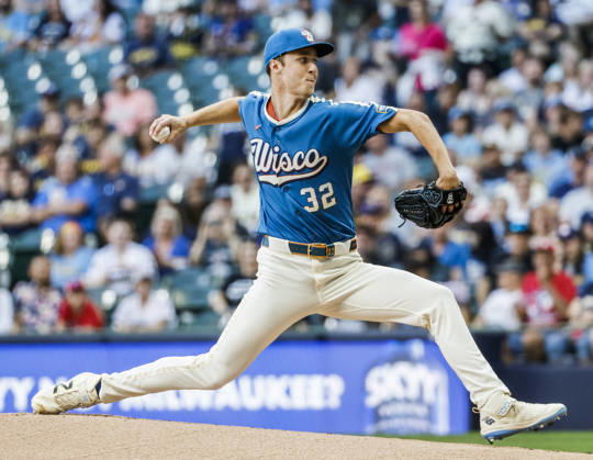 Milwaukee Brewers starting pitcher Jacob Misiorowski throws in the first inning of the MLB, Baseball Herren, USA game between the Philadelphia Phillies and the Milwaukee Brewers at American Family Field in Milwaukee, Wisconsin on Friday, June 12, 2026.  MIL20260612808 TANNENxMAURY