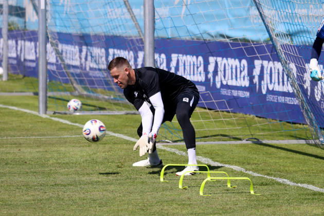 Soccer, Mens, Bavarian Regional League, 2026–2027 Season, TSV 1860 Munich, Training, Grünwalder Strasse 114 Vitus Eicher, goalkeeper coach for TSV 1860 Munich, catches a ball,detected_source_language