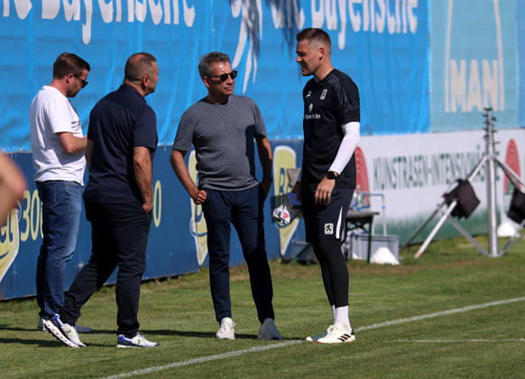 Soccer, Mens, Bavarian Regional League, 2026–2027 Season, TSV 1860 Munich, Training, Grünwalder Strasse 114 Manfred Paula, Interim Managing Director of TSV 1860 Munich, with Gernot Mang, President of TSV 1860 Munich, and Vitus Eicher, Goalkeeper Coach of TSV 1860 Munich, from left to right, in conversation,detected_source_language
