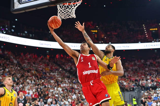 Oscar DA SILVA (FCB), Action, Head-to-Head Battle Against Norris AGBAKOKO, Berlin Basketball BBL, 2025–2026 Season, Playoff Finals, Game 5, FC Bayern Munich vs. Alba Berlin 81–84 on June 21, 2026, SAP GARDEN,detected_source_language