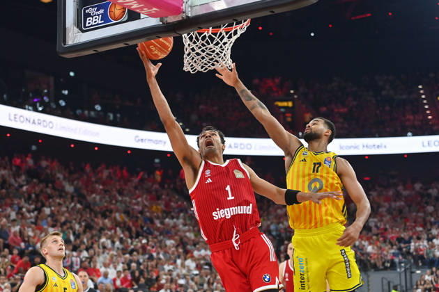 Oscar DA SILVA (FCB), Action, Head-to-Head Battle Against Norris AGBAKOKO, Berlin Basketball BBL, 2025–2026 Season, Playoff Finals, Game 5, FC Bayern Munich vs. Alba Berlin 81–84 on June 21, 2026, SAP GARDEN,detected_source_language