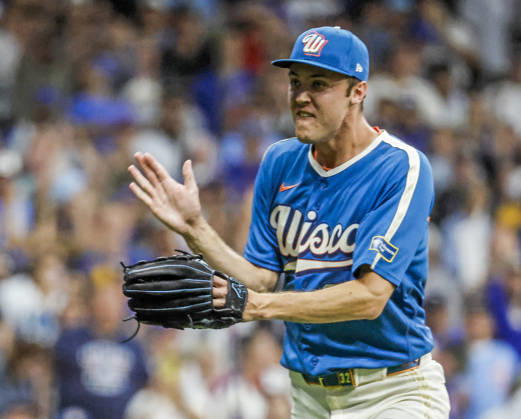 Milwaukee Brewers starting pitcher Jacob Misiorowski reacts after striking out Chicago Cubs right fielder Ian Happ with the bases loaded in the sixth inning of the MLB, Baseball Herren, USA game between the Chicago Cubs and the Milwaukee Brewers at American Family Field in Milwaukee, Wisconsin on Friday, June 26, 2026.  MIL20260626820 TANNENxMAURY