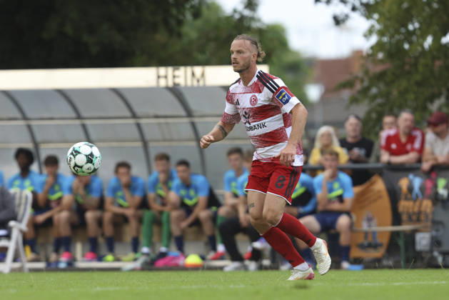Jorrit Hendrix of Fortuna Düsseldorf in action, on the ball, making a solo run during the friendly match between SC St. Tönis and Fortuna Düsseldorf, Yayla Sportpark on July 8, 2026, in Tönisvorst, Germany. Photo by Oliver Kaelke, DeFodi Images. Jorrit Hendrix of Fortuna Düsseldorf controls the ball during the friendly match between SC St. Tönis and Fortuna Düsseldorf at Yayla Sportpark on July 8, 2026 in Tönisvorst, Germany Photo by Oliver Kaelke, DeFodi Images Photo by Oliver Kaelke, DeFodi Images