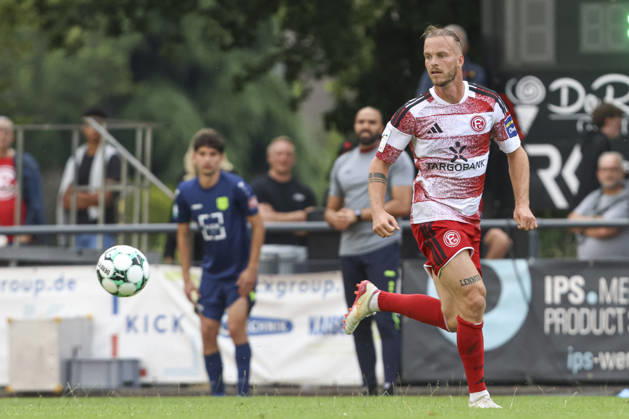 Jorrit Hendrix of Fortuna Düsseldorf in action, on the ball, making a solo run during the friendly match between SC St. Tönis and Fortuna Düsseldorf, Yayla Sportpark on July 8, 2026, in Tönisvorst, Germany. Photo by Oliver Kaelke, DeFodi Images. Jorrit Hendrix of Fortuna Düsseldorf controls the ball during the friendly match between SC St. Tönis and Fortuna Düsseldorf at Yayla Sportpark on July 8, 2026 in Tönisvorst, Germany Photo by Oliver Kaelke, DeFodi Images Photo by Oliver Kaelke, DeFodi Images