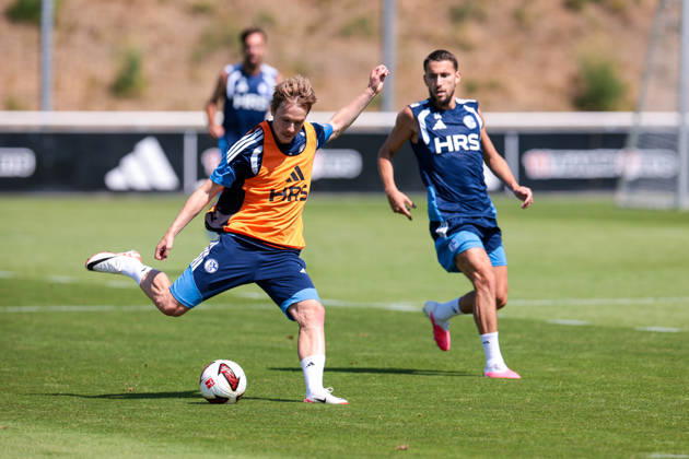 July 15, 2026, Soccer, FC Schalke 04 training session by Finn Porath, FC Schalke 04, Adil Aouchiche, FC Schalke 04, Gelsenkirchen, FC Schalke 04 training facility, North Rhine-Westphalia, Germany, xRHR, PHOTO YYx Copyright: RHR-FOTOx RHR-FOTO YY