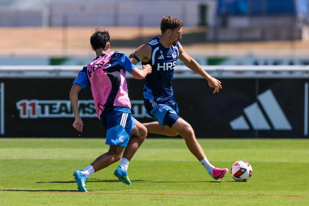July 15, 2026, Soccer, FC Schalke 04 training session featuring Edion Gashi and FC Schalke 04 II, Janik Bachmann, FC Schalke 04, Gelsenkirchen, FC Schalke 04 training facility, North Rhine-Westphalia, Germany, xRHR, PHOTO YYx Copyright: RHR-FOTOx RHR-FOTO YY