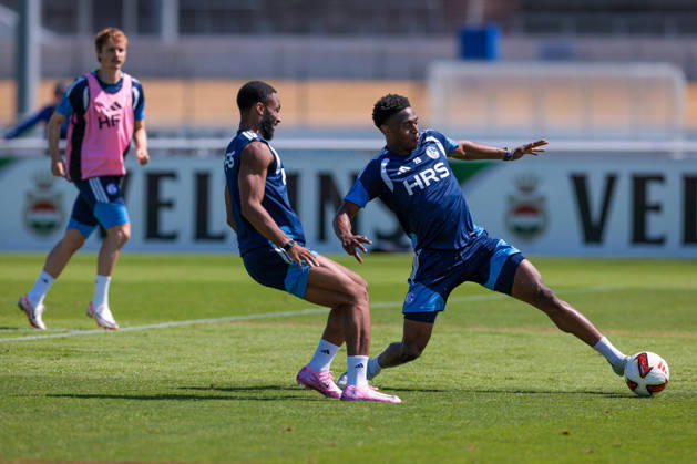 July 15, 2026, Soccer, FC Schalke 04 training session featuring Finn Porath (FC Schalke 04), Moussa Sylla (FC Schalke 04), and Junior Adamu (FC Schalke 04) at the FC Schalke 04 training facility in Gelsenkirchen, North Rhine-Westphalia, Germany xRHR PHOTO YYx Copyright: RHR-FOTOx RHR-FOTO YY