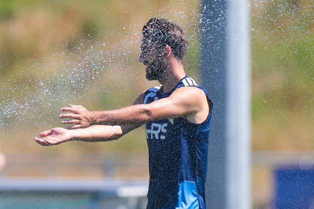 July 15, 2026, Soccer, FC Schalke 04 Training Kenan Karaman FC Schalke 04 cools off Gelsenkirchen FC Schalke 04 Training Facility NRW Germany xRHR PHOTO YYx Copyright: RHR-FOTOx RHR-FOTO YY