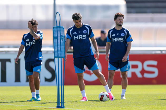 July 15, 2026, Soccer, FC Schalke 04 training session featuring Edion Gashi (FC Schalke 04 II), Mertcan Ayhan (FC Schalke 04), and Adrian Gantenbein (FC Schalke 04) at the FC Schalke 04 training facility in Gelsenkirchen, North Rhine-Westphalia, Germany xRHR PHOTO YYx Copyright: RHR-FOTOx RHR-FOTO YY