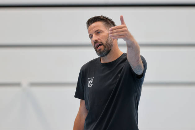 July 22, 2026, xtgx, Handball, Opel HBL, SC Magdeburg: First training session of the season by Bennet Wiegert in Magdeburg; coach gives instructions, gesturing with his arms, gesticulate, gives instructions in Magdeburg