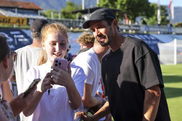 Julian Schuster, SC Freiburg coach, speaking to SC Freiburg fans after the game, Austria, soccer, friendly match, 2026–2027, SC Freiburg vs. Derby County, July 24, 2026, Imst Velly Arena, Austria Copyright: xGrantxHubbsx