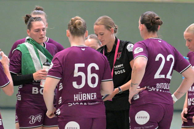 Miriam Hirsch, TusSies Metzingen, coach during the timeout; TusSies Metzingen vs. HSG Solingen Graefrath, handball, preseason, exhibition game, 2026–2027 season, July 24, 2026, TusSies Metzingen vs. HSG Solingen Graefrath, Handball, Preseason, Friendly Match, 2026–2027 Season, July 24, 2026, Oeschhalle Copyright: xEibner-Pressefotox EP_TBR