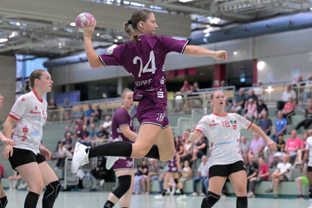 Marie Luisa Stumpf, TusSies Metzingen, 24, on a shot on goal in the TusSies Metzingen vs. HSG Solingen Graefrath game, Handball, preseason, exhibition game, 2026–2027 season, July 24, 2026, TusSies Metzingen vs. HSG Solingen Graefrath, Handball, Preseason, Friendly Match, 2026–2027 Season, July 24, 2026, Oeschhalle Copyright: xEibner-Pressefotox EP_TBR