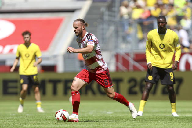 Jorrit Hendrix of Fortuna Düsseldorf in action, on the ball, making a solo run during the friendly match between Fortuna Düsseldorf and Borussia Dortmund at Merkur Spiel Arena on July 25, 2026, in Düsseldorf, Germany Photo by Oliver Kaelke DeFodi Images Jorrit Hendrix of Fortuna Düsseldorf controls the ball during the friendly match between Fortuna Düsseldorf and Borussia Dortmund at Merkur Spiel Arena on July 25, 2026, in Düsseldorf, Germany Photo by Oliver Kaelke DeFodi Images Photo by Oliver Kaelke DeFodi Images