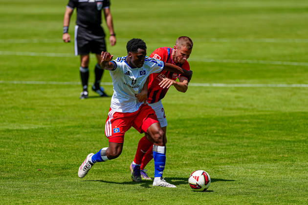 Albert Sambi Lokonga, Hamburger SV, 06; Adrian Beck, 1 FC Heidenheim, 21 AUT; Hamburger SV vs. 1 FC Heidenheim, soccer, friendly match, 2026–2027 season, July 25, 2026 (AUT), Hamburger SV vs. 1 FC Heidenheim, Soccer, Friendly, 2026–2027 Season, July 25, 2026, Kematen Copyright: xEibner-Pressefoto MarcelxvonxFehrnx EP_MFN