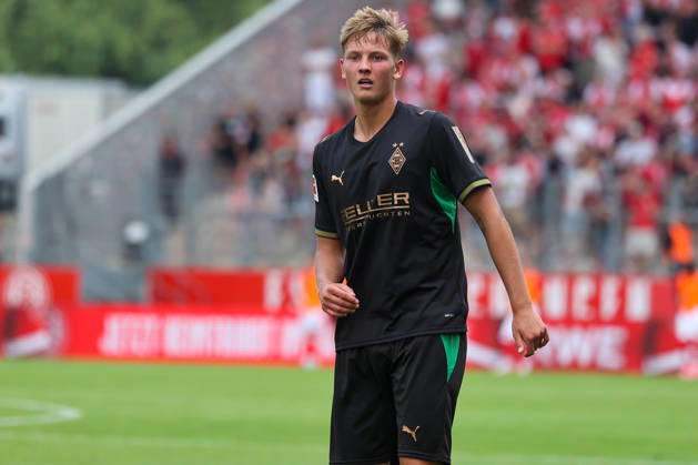 Jan Leszczynski, Borussia Mönchengladbach, Jan Leszczynski 5, BMG vs. Rot-Weiss Essen (RWE), Rot-Weiss Essen vs. Borussia Mönchengladbach on July 25, 2026, at the Stadion an der Hafenstraße in Essen, North Rhine-Westphalia, Germany (GER) – soccer friendly, preseason match, 3. Liga, Bundesliga – final score 1–2 in front of 8,821 spectators