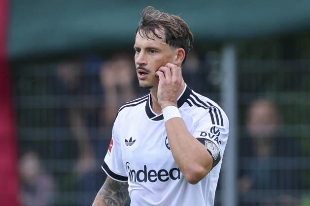 Robin Koch of Eintracht Frankfurt looks disappointed during the friendly match between Trabzonspor and Eintracht Frankfurt, SAK Sportanlage Nonntal on July 26, 2026, in Salzburg, Austria. Photo by Marco Steinbrenner, DeFodi Images. Robin Koch of Eintracht Frankfurt looks dejected during the friendly match between Trabzonspor and Eintracht Frankfurt at SAK Sportanlage Nonntal on July 26, 2026 in Salzburg, Austria. Photo by Marco Steinbrenner, DeFodi Images