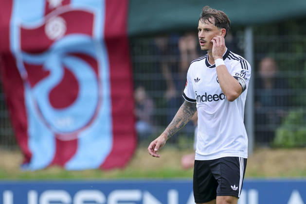 Robin Koch of Eintracht Frankfurt looks disappointed during the friendly match between Trabzonspor and Eintracht Frankfurt, SAK Sportanlage Nonntal on July 26, 2026, in Salzburg, Austria. Photo by Marco Steinbrenner, DeFodi Images. Robin Koch of Eintracht Frankfurt looks dejected during the friendly match between Trabzonspor and Eintracht Frankfurt at SAK Sportanlage Nonntal on July 26, 2026 in Salzburg, Austria. Photo by Marco Steinbrenner, DeFodi Images