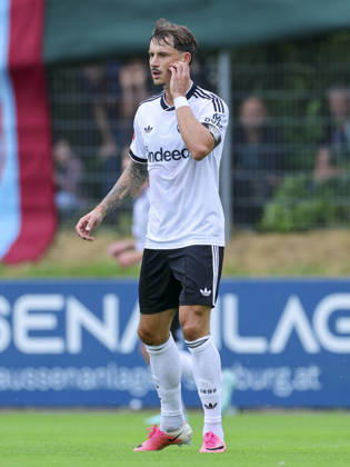 Robin Koch of Eintracht Frankfurt looks disappointed during the friendly match between Trabzonspor and Eintracht Frankfurt, SAK Sportanlage Nonntal on July 26, 2026, in Salzburg, Austria. Photo by Marco Steinbrenner, DeFodi Images. Robin Koch of Eintracht Frankfurt looks dejected during the friendly match between Trabzonspor and Eintracht Frankfurt at SAK Sportanlage Nonntal on July 26, 2026 in Salzburg, Austria. Photo by Marco Steinbrenner, DeFodi Images