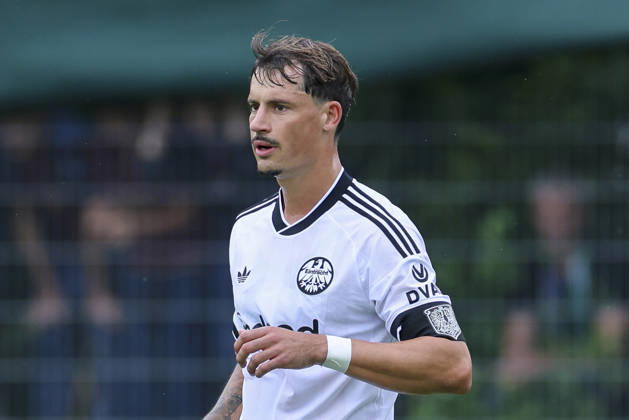 Robin Koch of Eintracht Frankfurt looks disappointed during the friendly match between Trabzonspor and Eintracht Frankfurt, SAK Sportanlage Nonntal on July 26, 2026, in Salzburg, Austria. Photo by Marco Steinbrenner, DeFodi Images. Robin Koch of Eintracht Frankfurt looks dejected during the friendly match between Trabzonspor and Eintracht Frankfurt at SAK Sportanlage Nonntal on July 26, 2026 in Salzburg, Austria. Photo by Marco Steinbrenner, DeFodi Images