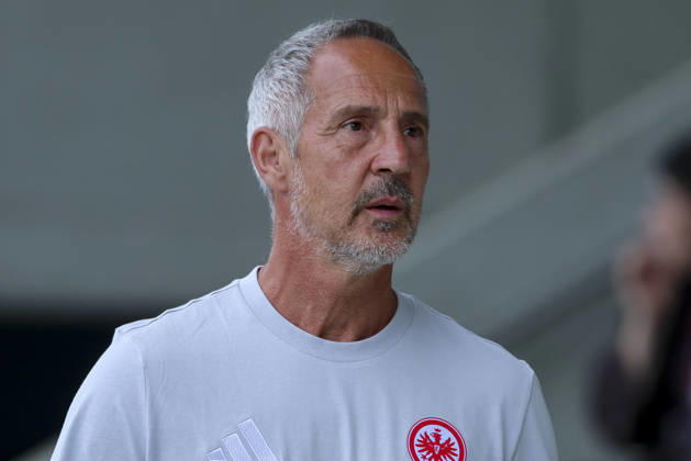 Coach Adi Hütter of Eintracht Frankfurt watches during the friendly match between Trabzonspor and Eintracht Frankfurt, SAK Sportanlage Nonntal on July 26, 2026, in Salzburg, Austria. Photo by Marco Steinbrenner, DeFodi Images. Eintracht Frankfurt coach Adi Hütter looks on during the friendly match between Trabzonspor and Eintracht Frankfurt at SAK Sportanlage Nonntal on July 26, 2026 in Salzburg, Austria. Photo by Marco Steinbrenner, DeFodi Images