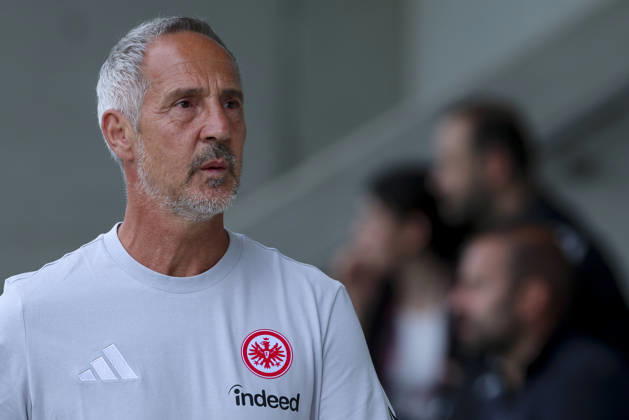 Coach Adi Hütter of Eintracht Frankfurt watches during the friendly match between Trabzonspor and Eintracht Frankfurt, SAK Sportanlage Nonntal on July 26, 2026, in Salzburg, Austria. Photo by Marco Steinbrenner, DeFodi Images. Eintracht Frankfurt coach Adi Hütter looks on during the friendly match between Trabzonspor and Eintracht Frankfurt at SAK Sportanlage Nonntal on July 26, 2026 in Salzburg, Austria. Photo by Marco Steinbrenner, DeFodi Images