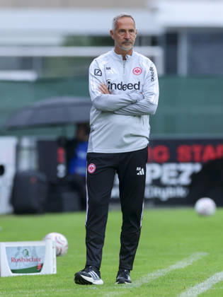Coach Adi Hütter of Eintracht Frankfurt watches during the friendly match between Trabzonspor and Eintracht Frankfurt, SAK Sportanlage Nonntal on July 26, 2026, in Salzburg, Austria. Photo by Marco Steinbrenner, DeFodi Images. Eintracht Frankfurt coach Adi Hütter looks on during the friendly match between Trabzonspor and Eintracht Frankfurt at SAK Sportanlage Nonntal on July 26, 2026 in Salzburg, Austria. Photo by Marco Steinbrenner, DeFodi Images