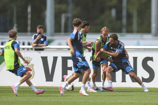 July 30, 2026, Soccer, FC Schalke 04 Training: Timo Becker (FC Schalke 04), Kenan Karaman (FC Schalke 04), Gelsenkirchen, FC Schalke 04 Training Facility, North Rhine-Westphalia, Germany, xRHR, PHOTO YYx Copyright: RHR-FOTOx RHR-FOTO YY