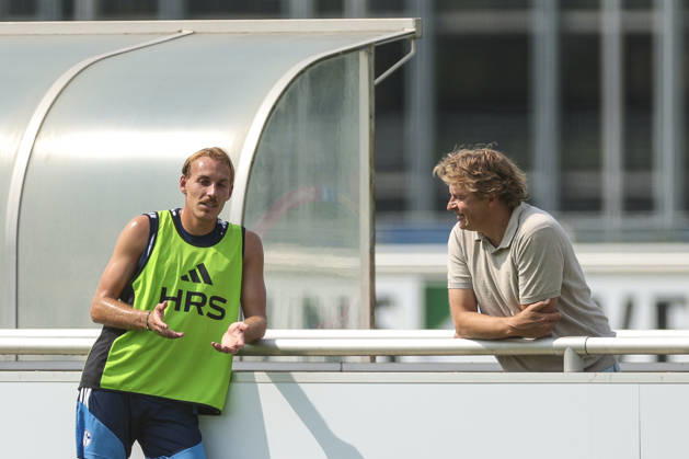 July 30, 2026, Soccer, FC Schalke 04 training session featuring Timo Becker; FC Schalke 04 speaks with Director of Professional Soccer Youri Mulder; FC Schalke 04 Gelsenkirchen; FC Schalke 04 training facility; North Rhine-Westphalia, Germany; xRHR PHOTO YYx Copyright: RHR-FOTOx RHR-FOTO YY