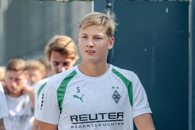 Jan Leszczynski, Borussia Mönchengladbach, July 5, on the way to the training ground. Public training session for Borussia Mönchengladbach at the ista Borussia Park training facility, Bundesliga 1, soccer, 2026–2027 season, July 30, 2026: Borussia Mönchengladbach public training session, Bundesliga 1, 2026–2027 season, July 30, 2026, Mönchengladbach Copyright: xEibner-Pressefoto ThomasxHaeslerx EP_THR