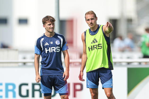 July 30, 2026, Soccer, FC Schalke 04 training session by Vitalie Becker; FC Schalke 04 receives instructions from Timo Becker; Gelsenkirchen, FC Schalke 04 training facility, North Rhine-Westphalia, Germany xRHR PHOTO YYx Copyright: RHR-FOTOx RHR-FOTO YY