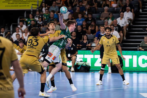 Oskar NEUDECK, FRISCH AUF Goeppingen, No. 02, scores a goal, play, shot on goal, GER, FRISCH AUF Goeppingen vs. Sporting Lisbon, handball, preseason friendly, 2026–2027 season, August 2, 2026, GER, FRISCH AUF Goeppingen vs. Sporting Lisbon, handball, preseason friendly, 2026–2027 season, August 2, 2026, Neu Ulm Copyright: xEibnerxPressefoto OliverxSchmidtx EP_OST