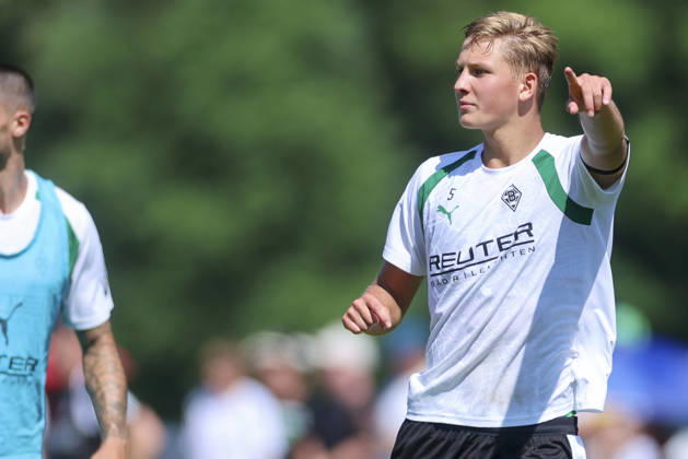Jan Leszczynski of Borussia Mönchengladbach gestures during Borussia Mönchengladbach s training camp, Birkenmoos Stadium on August 4, 2026, in Rottach Egern, Germany. Photo by Marco Steinbrenner, DeFodi Images. Jan Leszczynski of Borussia Mönchengladbach gestures during the Borussia Mönchengladbach training camp at Birkenmoos Stadium on August 4, 2026 in Rottach-Egern, Germany. Photo by Marco Steinbrenner, DeFodi Images. Photo by Marco Steinbrenner, DeFodi Images.