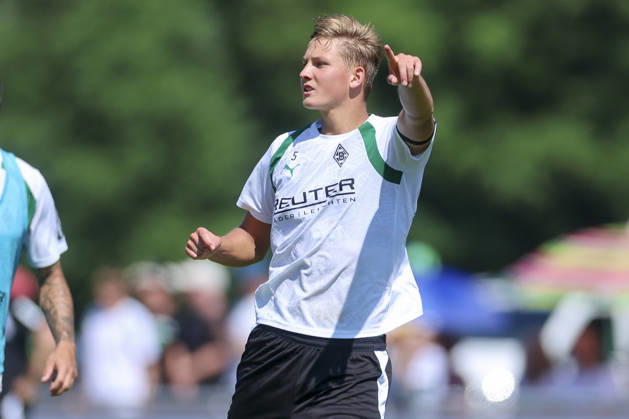 Jan Leszczynski of Borussia Mönchengladbach gestures during Borussia Mönchengladbach s training camp, Birkenmoos Stadium on August 4, 2026, in Rottach Egern, Germany. Photo by Marco Steinbrenner, DeFodi Images. Jan Leszczynski of Borussia Mönchengladbach gestures during the Borussia Mönchengladbach training camp at Birkenmoos Stadium on August 4, 2026 in Rottach-Egern, Germany. Photo by Marco Steinbrenner, DeFodi Images. Photo by Marco Steinbrenner, DeFodi Images.
