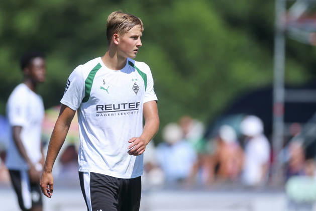 Jan Leszczynski of Borussia Mönchengladbach looks on during Borussia Mönchengladbach s training camp, Birkenmoos Stadium on August 4, 2026, in Rottach Egern, Germany. Photo by Marco Steinbrenner, DeFodi Images. Jan Leszczynski of Borussia Mönchengladbach looks on during the Borussia Mönchengladbach training camp at Birkenmoos Stadium on August 4, 2026 in Rottach-Egern, Germany Photo by Marco Steinbrenner, DeFodi Images Photo by Marco Steinbrenner, DeFodi Images