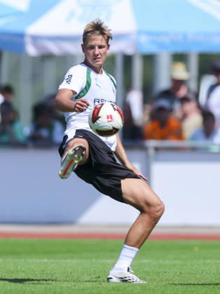 Jan Leszczynski of Borussia Mönchengladbach controls the ball during Borussia Mönchengladbach s training camp, Birkenmoos Stadium on August 4, 2026, in Rottach Egern, Germany. Photo by Marco Steinbrenner, DeFodi Images. Jan Leszczynski of Borussia Mönchengladbach controls the ball during the Borussia Mönchengladbach training camp at Birkenmoos Stadium on August 4, 2026 in Rottach-Egern, Germany. Photo by Marco Steinbrenner, DeFodi Images. Photo by Marco Steinbrenner, DeFodi Images.
