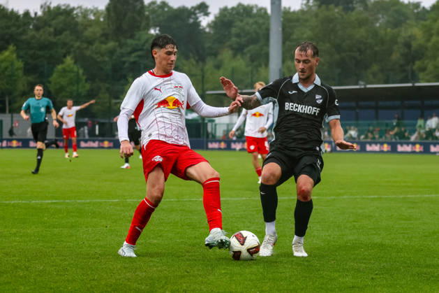 Andrija Maksimovic (RB Leipzig), 30, tackle, duel, battle; Yari Otto (SC Verl), 17, RB Leipzig vs. SC Verl, soccer, friendly match, 2026–27 season, August 1, 2026, RB Leipzig vs. SC Verl, soccer, friendly match, 2026–27 season, August 1, 2026, Leipzig Copyright: xEibner-Pressefoto LauraxRoemerx EP_LRR