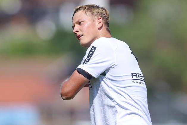 Jan Leszczynski of Borussia Mönchengladbach looks on during Borussia Mönchengladbach s training camp, Birkenmoos Stadium on August 4, 2026, in Rottach Egern, Germany. Photo by Marco Steinbrenner, DeFodi Images. Jan Leszczynski of Borussia Mönchengladbach looks on during the Borussia Mönchengladbach training camp at Birkenmoos Stadium on August 4, 2026 in Rottach-Egern, Germany Photo by Marco Steinbrenner, DeFodi Images Photo by Marco Steinbrenner, DeFodi Images