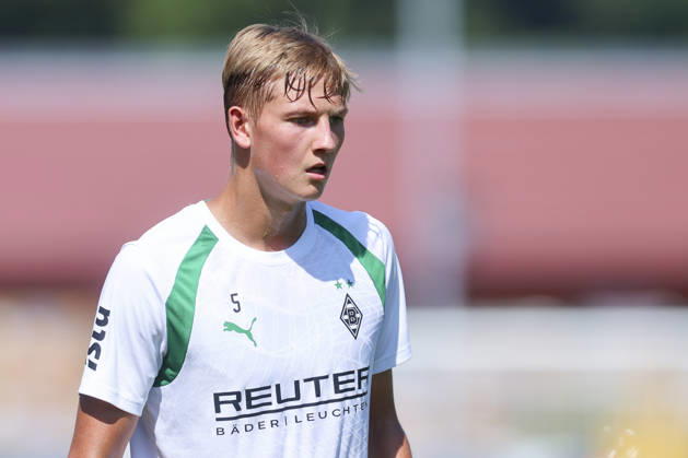 Jan Leszczynski of Borussia Mönchengladbach looks on during Borussia Mönchengladbach s training camp, Birkenmoos Stadium on August 4, 2026, in Rottach Egern, Germany. Photo by Marco Steinbrenner, DeFodi Images. Jan Leszczynski of Borussia Mönchengladbach looks on during the Borussia Mönchengladbach training camp at Birkenmoos Stadium on August 4, 2026 in Rottach-Egern, Germany Photo by Marco Steinbrenner, DeFodi Images Photo by Marco Steinbrenner, DeFodi Images