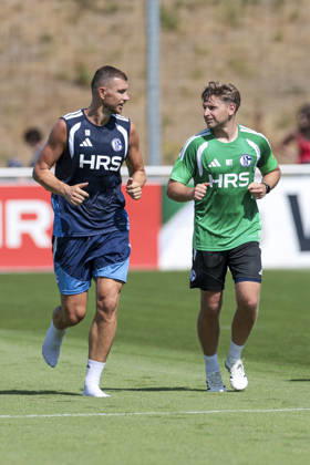 August 4, 2026, Soccer, FC Schalke 04 training session featuring Edin Dzeko, FC Schalke 04; rehabilitation coach Marc Thum, FC Schalke 04; Gelsenkirchen; FC Schalke 04 training facility; North Rhine-Westphalia, Germany; xRHR PHOTO YYx Copyright: RHR-FOTOx RHR-FOTO YY