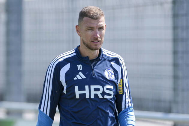 August 4, 2026, Soccer, FC Schalke 04 Training Session, Edin Dzeko, FC Schalke 04, Gelsenkirchen, FC Schalke 04 Training Facility, North Rhine-Westphalia, Germany, xRHR, PHOTO YYx Copyright: RHR-FOTOx RHR-FOTO YY