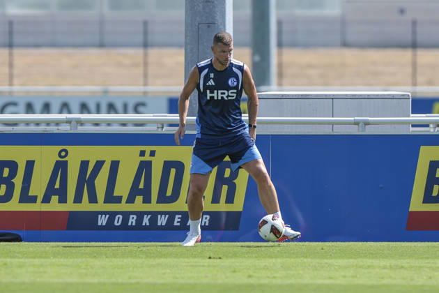 August 4, 2026, Soccer, FC Schalke 04 Training: Edin Dzeko; FC Schalke 04 Training Individually; Gelsenkirchen; FC Schalke 04 Training Facility; North Rhine-Westphalia, Germany; xRHR; PHOTO YYx Copyright: RHR-FOTOx RHR-FOTO YY