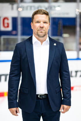 Jannu Kujala, Co-Coach, Assistant Coach, Performance Coach, Iserlohn Roosters, GER, first joint on-ice practice for the Iserlohn Roosters, ice hockey, Penny DEL, preseason, 2026–2027 season, August 8, 2026, GER, first joint on-ice practice for the Iserlohn Roosters, ice hockey, Penny DEL, preseason, 2026–2027 season, August 8, 2026, Iserlohn Copyright: xJonasxBrockmann Eibner-Pressefotx EP_JBN