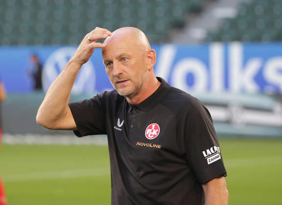 Coach Torsten Lieberknecht, 1. FC Kaiserslautern Soccer, Men s Team, 2026–2027 Season, 2. Bundesliga, Volkswagen Arena, VfL Wolfsburg vs. 1 FC Kaiserslautern DFL REGULATIONS PROHIBIT ANY USE OF PHOTOGRAPHS AS IMAGE SEQUENCES AND OR QUASI-VIDEO
