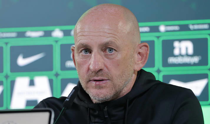 Coach Torsten Lieberknecht, 1. FC Kaiserslautern Soccer, Men s Team, 2026–2027 Season, 2. Bundesliga, Volkswagen Arena, VfL Wolfsburg vs. 1 FC Kaiserslautern 0–0 DFL REGULATIONS PROHIBIT ANY USE OF PHOTOGRAPHS AS IMAGE SEQUENCES AND OR QUASI-VIDEO